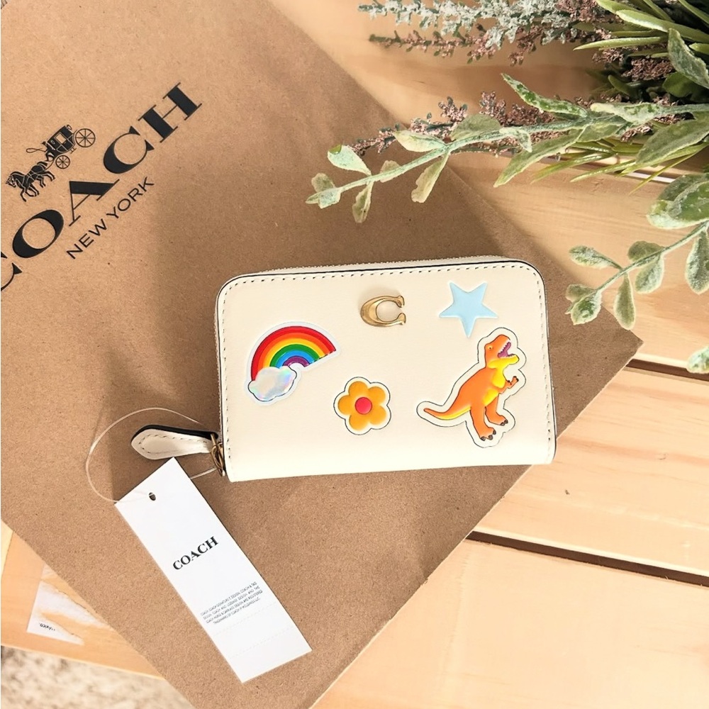 NWT🦖Coach Essential Small Zip Around Card Case Wallet With Sticker Print CCD21